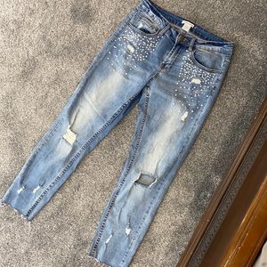 Jeans with pearl details